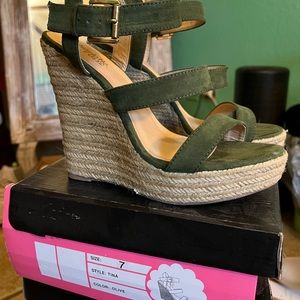 Charlotte Russe Green Wedges